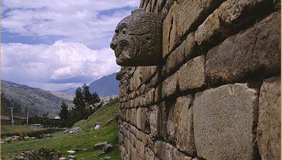 El Sitio Arqueológico Chavín se ubica en el distrito de Chavín de Huántar, provincia de Huari, Región Áncash. Se desarrolló entre los años 1500 a 550 a.C.