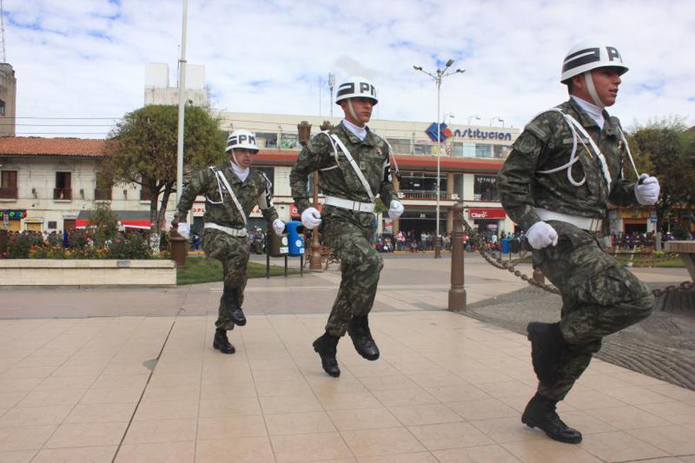 Pandillas de danzantes destacan en desfile dominical (FOTOS)