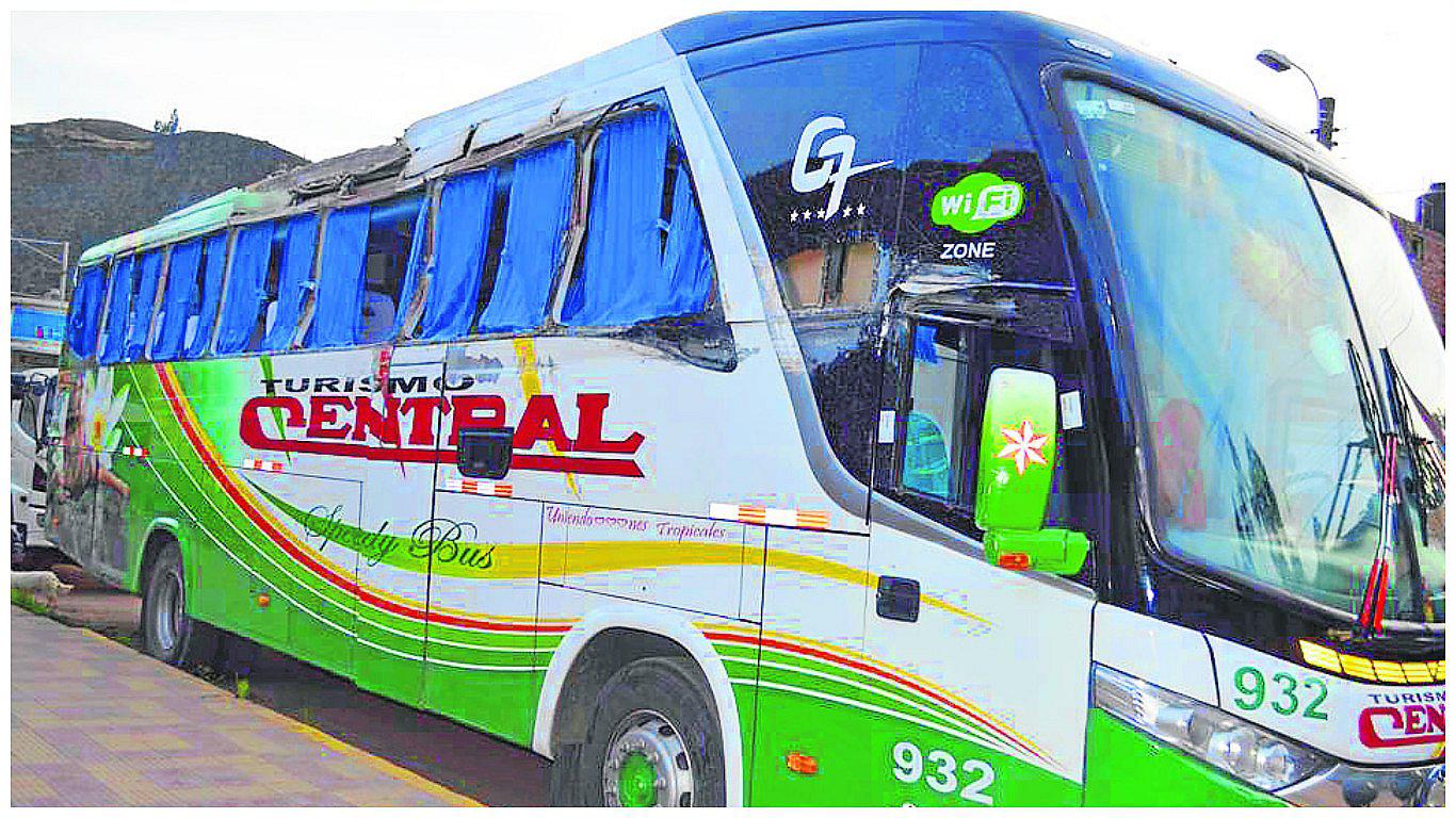 Despiste de un bus de Turismo Central deja ocho personas  heridas
