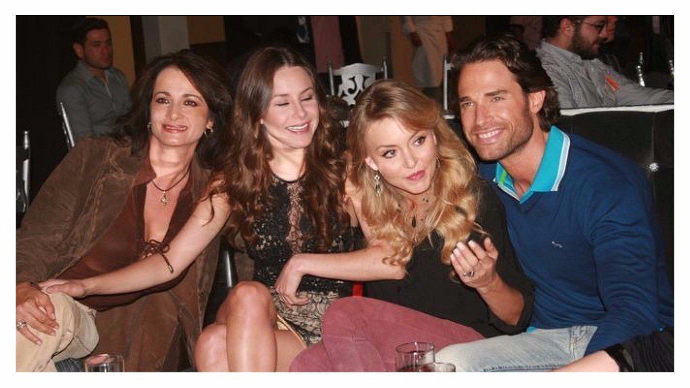 Actriz mexicana deja las novelas y se convierte en taxista de Uber (FOTOS)