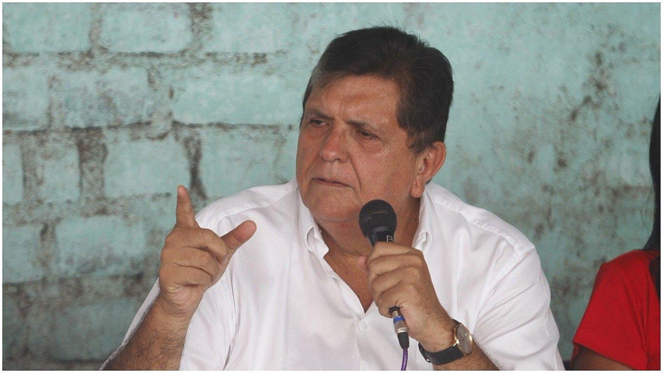 Alan García califica de "ultraje" el apoyo de apristas al gobierno de PPK