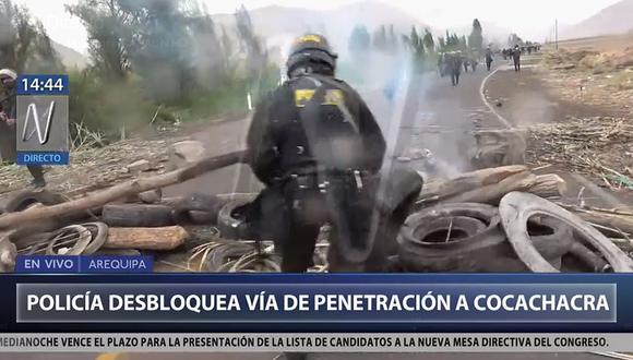 Policía toma el control de la carretera en  Cocachacra (VIDEO)