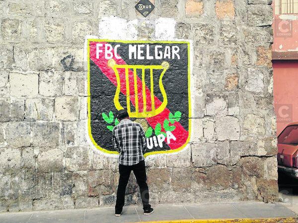 Barristas atacaron el local del club FBC Melgar