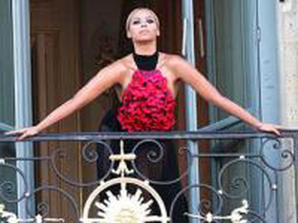 FOTOS: Beyonce posa sexy con falda transparente 