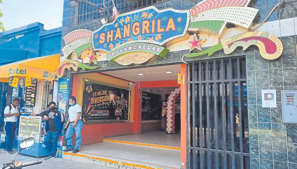 Delincuentes redujeron a trabajadores y se llevaron más de S/ 7,500 del local “Shangrila”, ubicado en la avenida Loreto, cerca al óvalo Grau de la ciudad de Piura.