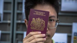 China deja de reconocer el pasaporte británico de ultramar 