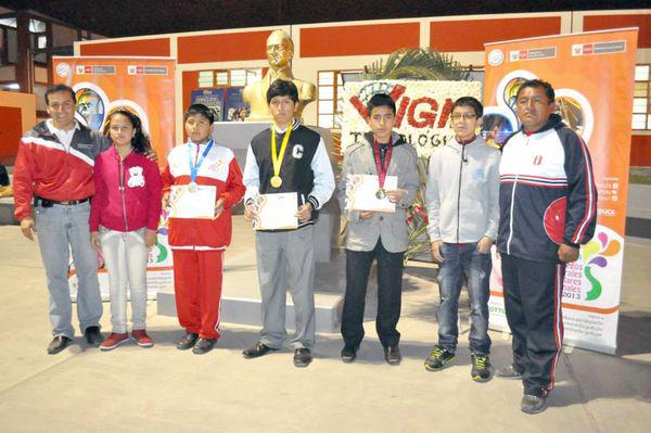 Ilo sumó más medallas de oro en Juegos Florales