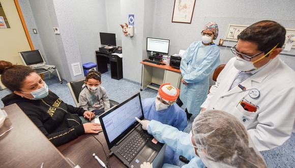 Estas cirugías están a cargo de un equipo multidisciplinario que incluye las especialidades de otorrinolaringología, neurología, neonatología, pediatría, entro otros. (Foto: INSN San Borja)