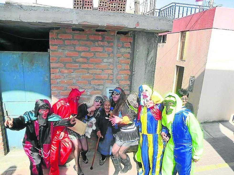 99 años se hace el entierro del Ño Carnavalón en Sachaca