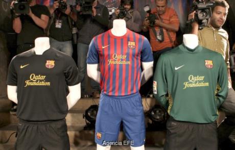 Presentan la nueva camiseta del Barcelona para la temporada 2011-2012