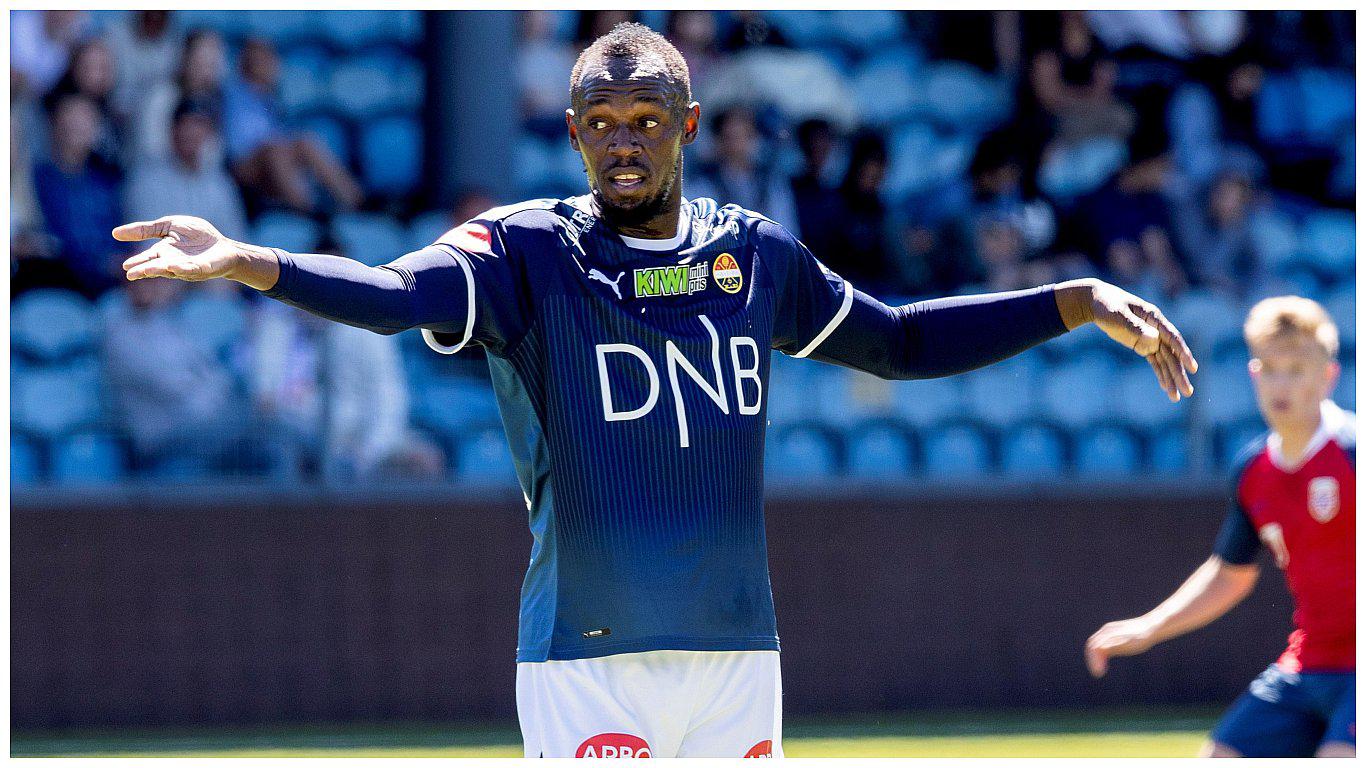 ​Usain Bolt debutó como futbolista y erró oportunidad de gol (VIDEO)