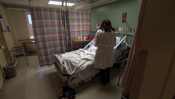 ​Policía pide ADN a trabajadores del centro médico donde mujer en coma dio a luz