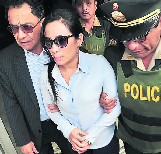 Abogada irá a prisión por arrollar a tres policías