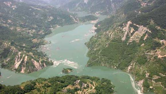 Cavan canal para drenar lago causado por terremoto en China