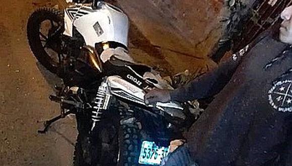 Caen dos venezolanos abordo de una moto presuntamente robada