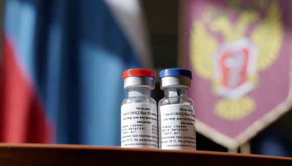 Sputnik V, la vacuna rusa contra el nuevo coronavirus empezó a producirse desde setiembre de este año. Rusia anunció que la inoculará en sus médicos de forma voluntaria. (Foto: EFE)