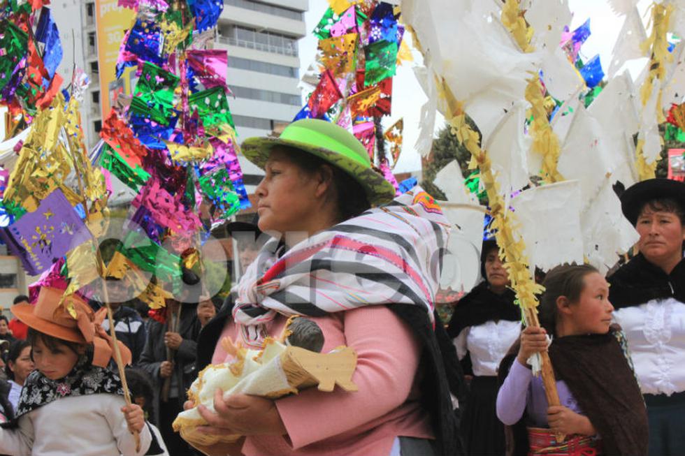 Residentes acobambinos despiden el año con chicha y zapateo