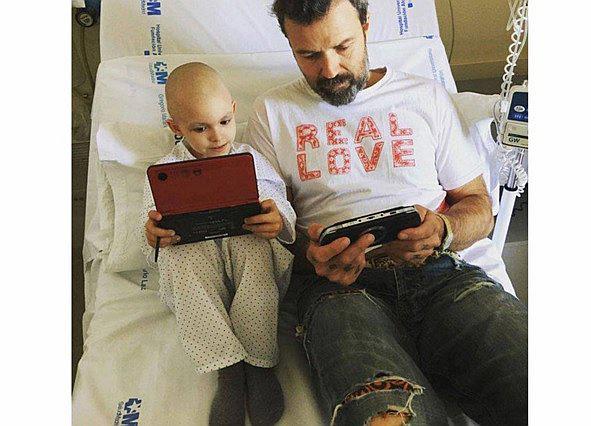 Jarabe de Palo: Vocalista continúa apoyo a niños con cáncer tras vencer la enfermedad