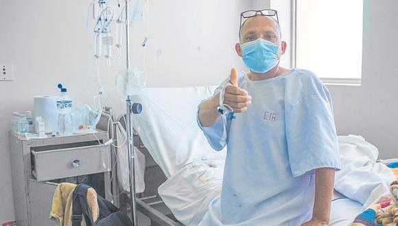 Médicos del Hospital Regional Eleazar Guzmán Barrón realizan con éxito una riesgosa operación a un paciente de 54 años con cáncer.