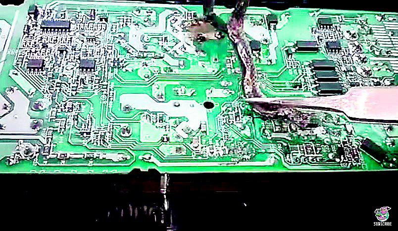 Brasil: Muchacho halla serpiente en su PlayStation (VIDEO)