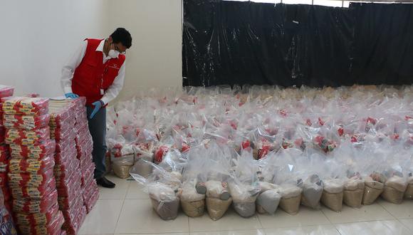 Más de 1.100 funcionarios y servidores públicos fueron beneficiados con la entrega de canastas. (Foto: Contraloría)