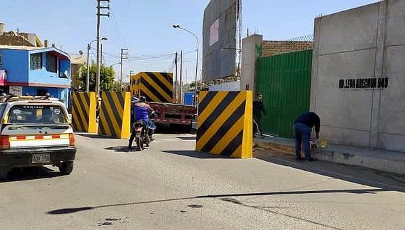 Ica: Municipio coloca bloques de concreto en vías locales