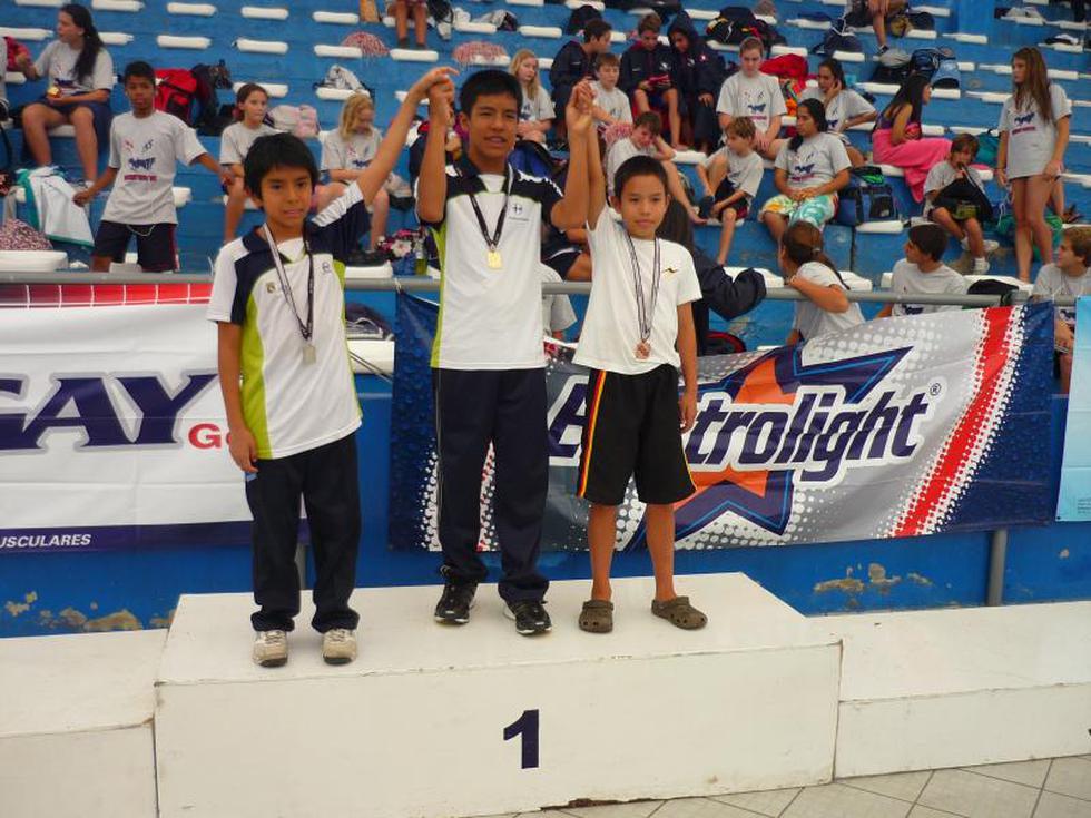 Equipo infantil natación del colegio La Unión brilló en torneo de ADCA