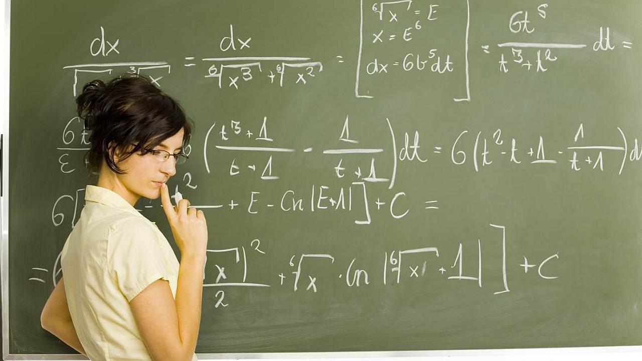 Estudio revela la edad en la que alcanzamos el punto máximo de inteligencia