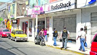 Asaltan tienda "Radio Shack"