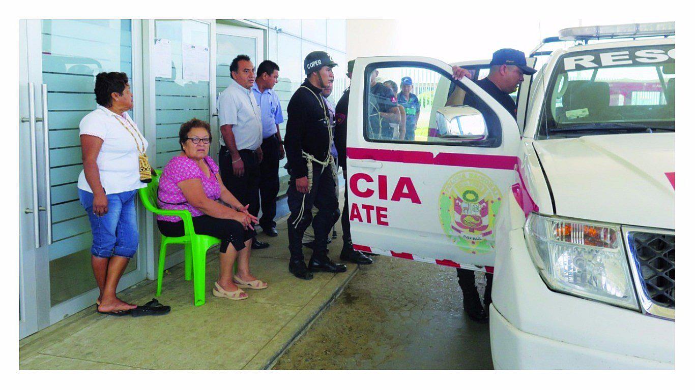 “Pepean” a policía y su amigo y los dejan abandonados en el sector de Puerto El Cura