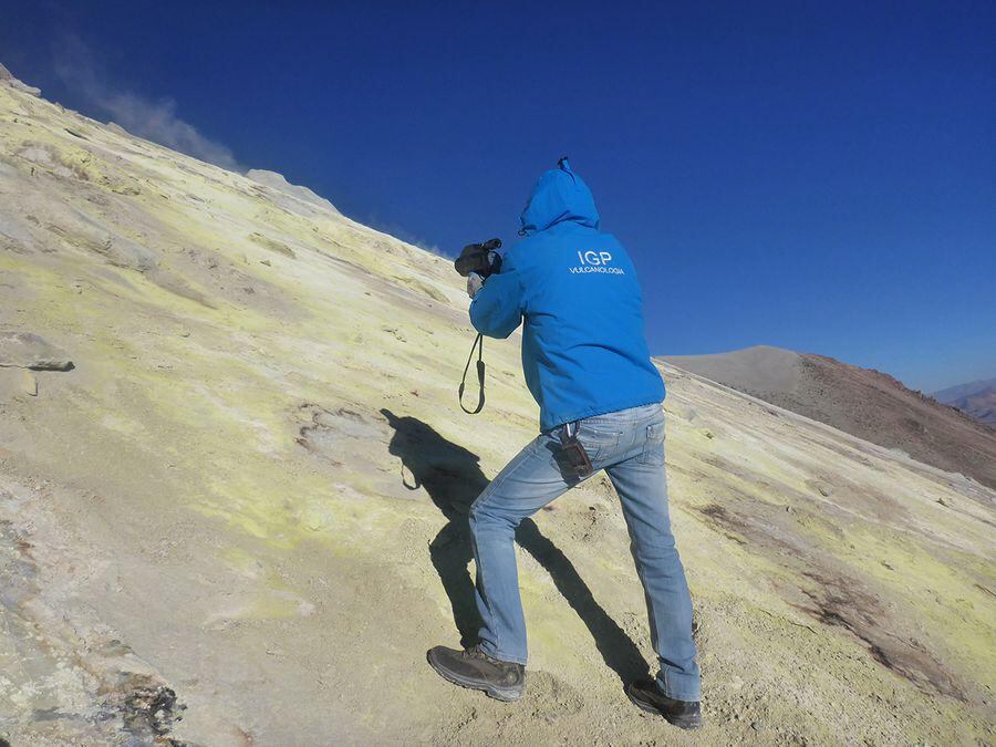 OVI realiza nuevas mediciones en el volcan Ticsani