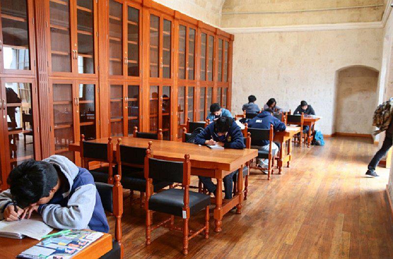 Mario Vargas Llosa entregará 5.000 libros a biblioteca de Arequipa