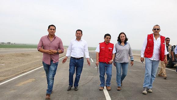 Edmer Trujillo y Luis Valdez recorren Autopista del Sol e inspeccionan avances de la obra 