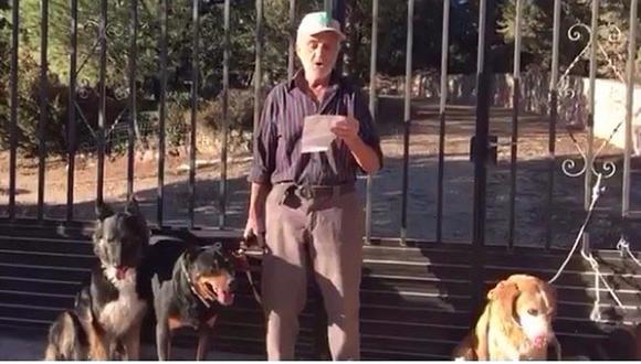 Anciano con cáncer busca familia para sus perros 