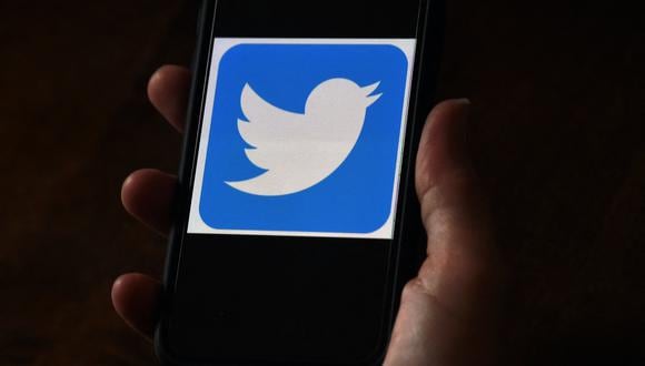 Twitter muestra así que planea resistir a la propuesta del popular empresario de comprar la red social y hacer de ella una empresa de capital cerrado. (Foto: AFP)
