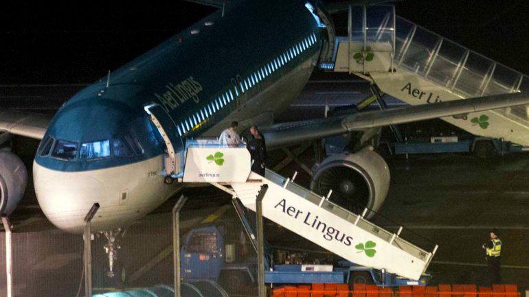 ​Caos en vuelo: Pasajero atacó a mordidas a hombre, se desmayo y murió