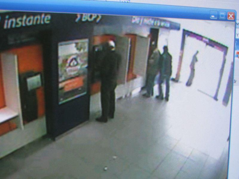 Aumentan robos con "cambiazo" de tarjetas en cajeros