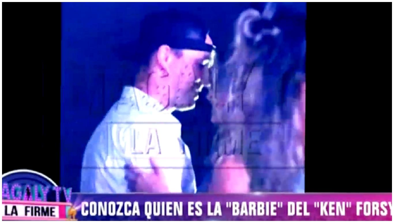 George Forsyth es captado con Jana Dušková, una joven diplomática. (Foto: Captura ATV)