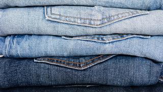 Cómo ensanchar los jeans y que te queden como nuevos