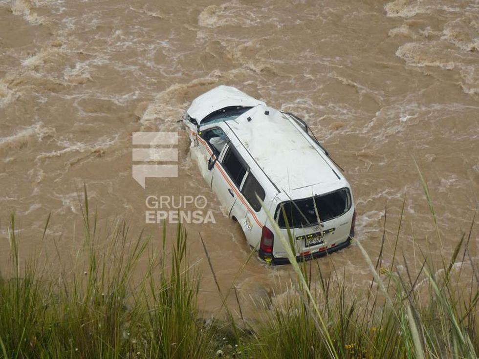 La Oroya: Auto cae a río con 5 ocupantes, niño desaparece