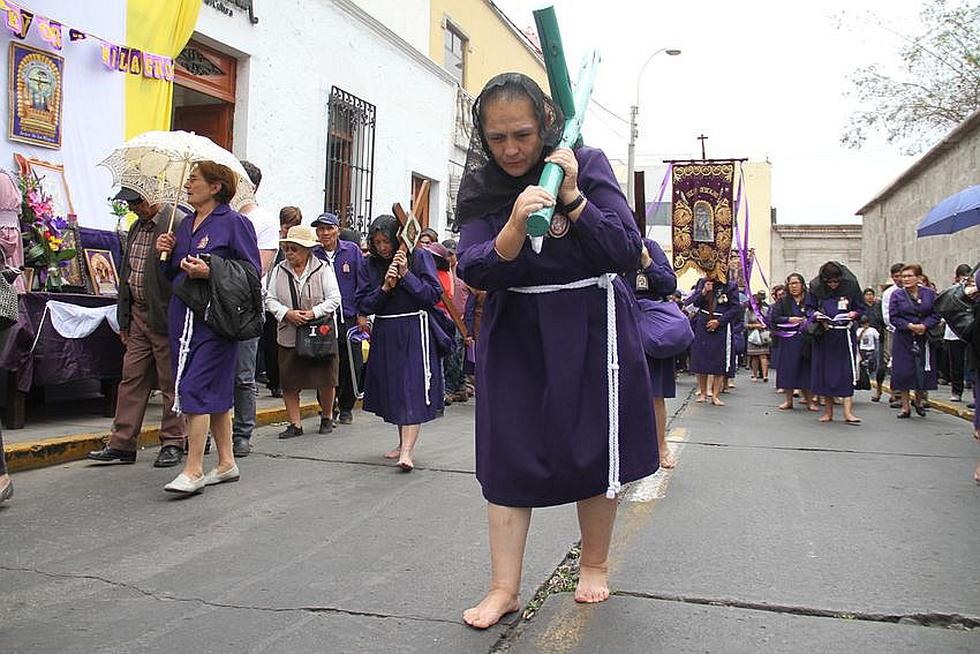 Señor de los Milagros derramó bendiciones en multitudinaria procesión (FOTOS)