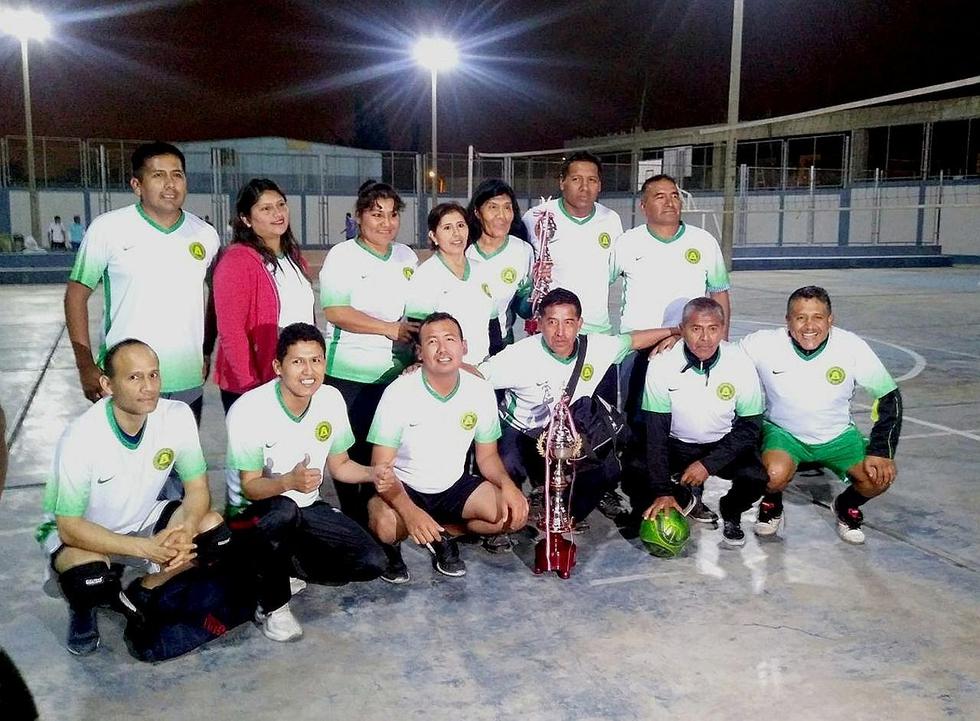 Agricultura cosecha copas de voley mixto  y fulbito de varones en segunda Copa IDP