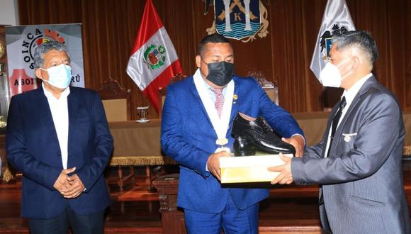 Alcalde de Trujillo, José Ruiz, juramentó directiva ASOINCA. Además, se realizará la Feria del Calzado El Porvenir 2022 durante el Festival de la Primavera.