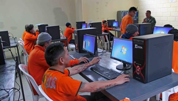 Costa Rica: Microsoft capacitará a presos en desarrollo de páginas web