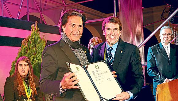 Más condecoraciones: Cantante José Luis Rodríguez 'El Puma' recibió homenaje en Pueblo Libre 