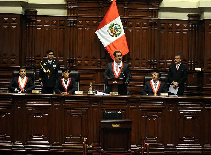 Luis Iberico encabezó sesión por el 193 aniversario del Congreso de la República