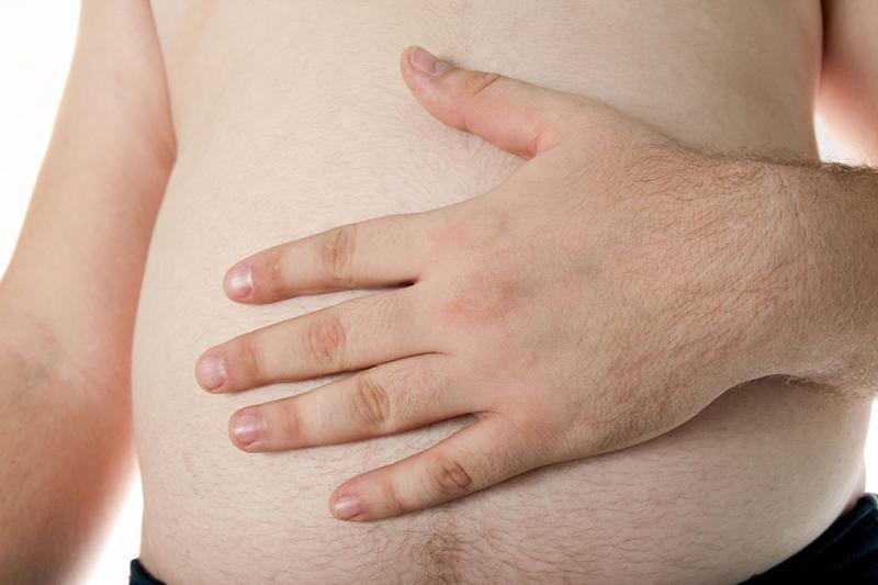 Tabaco y alcohol producen celulitis en los hombres