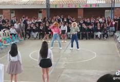 Estudiantes arman gran show al presentarse con el recordado baile de ‘¿Y dónde están las rubias?’