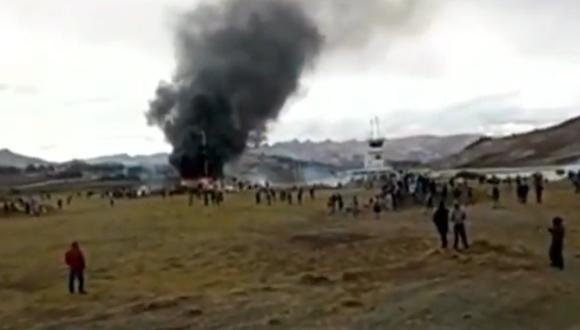 Comuneros incendian casetas en aeropuerto de Huancabamba. Foto: TV Perú Noticias