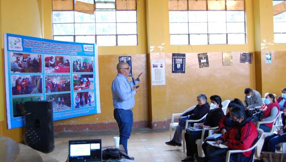 Capacitan a docentes de Ayabaca sobre riesgos eléctricos en colegios